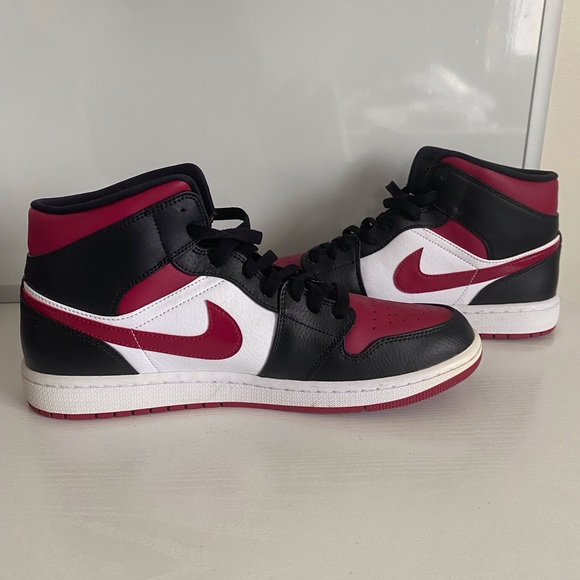 jordan mid noble red